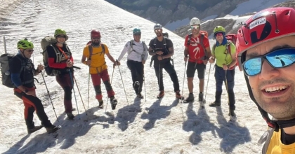 TÜRKİYE'NİN EN YÜKSEK İKİNCİ ZİRVESİNE EKİPMANSIZ TIRMANDILAR