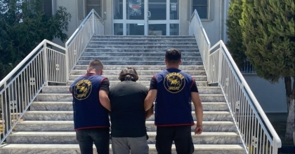 9 AYRI SUÇTAN ARANIRKEN BEKÇİ OLARAK YAKALANDI