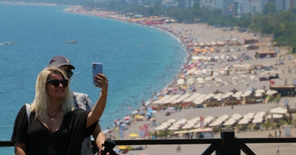 ​​​​​​​SOKAKLAR BOŞALDI SAHİLLER DOLDU