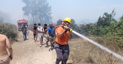 MEZARLIK YANGINI ORMANA SIÇRADI