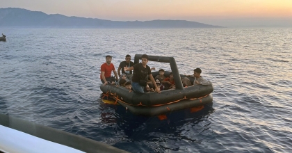 YUNANİSTAN 29 DÜZENSİZ GÖKMEN VE 13 ÇOCUĞU ÖLÜME İTTİ   