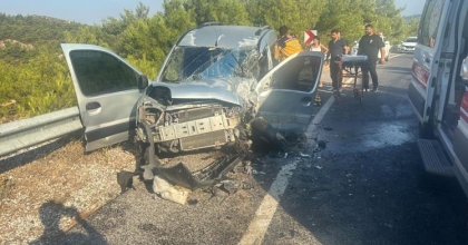 FOÇA'DA İKİ AYRI TRAFİK KAZASI: 8 YARALI   