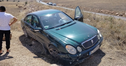 ŞARAMPOLE GİREN OTOMOBİLDE 4 KİŞİ YARALANDI