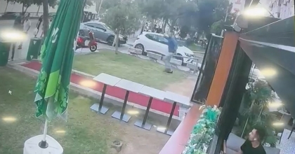 İZMİR'DE PARK YERİ ÇATIŞMASINDAN YENİ GÖRÜNTÜLER: 3 YARALI