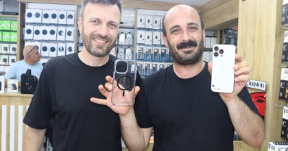 ARKADAŞIYLA İDDİAYA GİRDİ, 50 BİN TL DEĞERİNDEKİ TELEFONUNU KIRDI