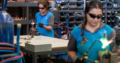 MESLEK FABRİKASI MEZUNU KADIN KAYNAKÇILAR İŞBAŞI YAPTI