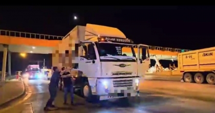 İZMİR'DE BİR KAMYONDA 62 KİLO ESRAR ELE GEÇİRİLDİ 
