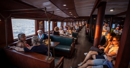 İZMİR’İN EŞSİZ GÜN BATIMINDA KÖRFEZ TURLARI BAŞLADI