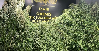 İZMİR'DE UYUŞTURUCU OPERASYONLARI: 4 TUTUKLAMA 