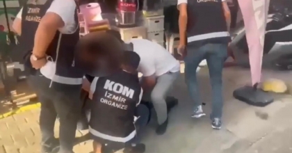 İZMİR ESNAFINI ÇANINDAN BEZDİREN HARAÇ ÇETESİNE SUÇÜSTÜ