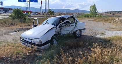 İKİ OTOMOBİLİN ÇARPIŞTIĞI KAZADA 7 KİŞİ YARALANDI  