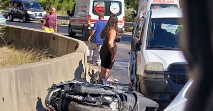 İZMİR'DE ZİNCİRLEME KAZA: 1 ÖLÜ, 6 YARALI