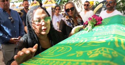 SAFİYE SOYMAN OĞLUNU GÖZYAŞLARIYLA UĞURLADI