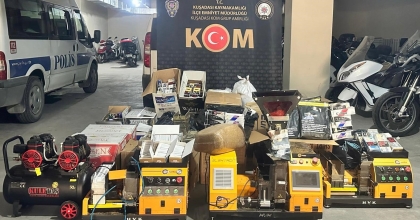 KUŞADASI’NDA KAÇAK SİGARA İMALATHANESİNE BASKIN   