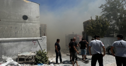 AKHİSAR SANAYİ SİTESİNDEKİ YANGIN KORKUTTU