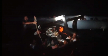 MARMARİS’TE 16 DÜZENSİZ GÖÇMEN İLE 13 ÇOCUK KURTARILDI   