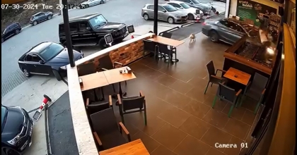 PARK ETMEK İSTERKEN MARKETE DALDI