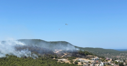 URLA’DAKİ ORMAN YANGININDA 120 KONUT TAHLİYE EDİLDİ