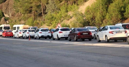 DENİZLİ -ANTALYA KARAYOLU ÇİFT YÖNLÜ TRAFİĞE KAPATILDI