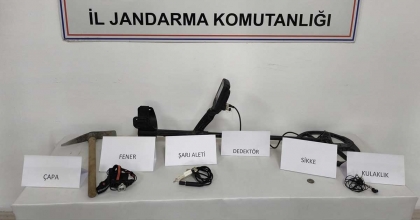 JANDARMADAN KAÇTI, TARİHİ SİKKE İLE YAKALANDI  