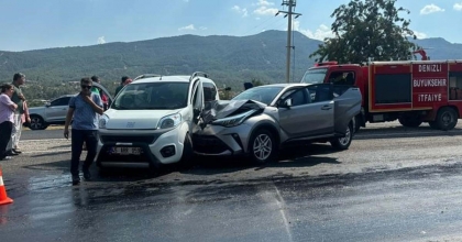 AYNI YÖNE GİDEN ARAÇLAR ÇARPIŞTI 6 YARALI