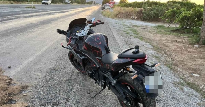 MOTOSİKLET ŞARAMPOLE DEVRİLDİ 2 KİŞİ YARALANDI