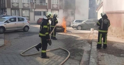 PARK HALİNDEKİ ARAÇ ALEV ALDI 