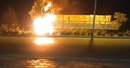 SEYİR HALİNDEKİ TIRDA YANGIN ÇIKTI