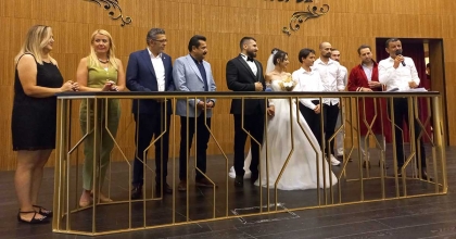 SİYASETTE REKABET, NİKAHTA DOSTLUK