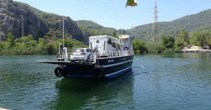 60 KİLOMETRELİK YOL GİTMEK YERİNE 5 DAKİKADA KARŞIYA GEÇİYORLAR