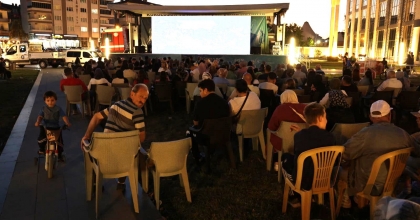 AÇIK HAVADA SİNEMA KEYFİ