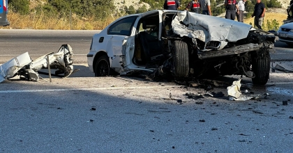 KÜTAHYA'DA ŞERİT İHLALİ YAPAN ARAÇ KAZAYA NEDEN OLDU