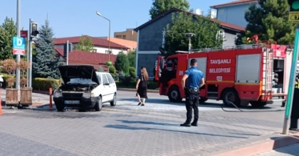 TAVŞANLI'DA HAREKET HALİNDEKİ OTOMOBİLDE YANGIN ÇIKTI