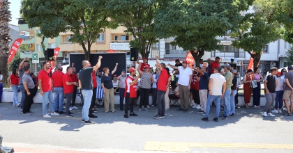 KEMALPAŞA VE ÇİĞLİ BELEDİYELERİNDEN ÇIKARILAN İŞÇİLERİN EYLEMİ SÜRÜYOR