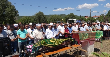 HAYATLARINI KAYBEDEN GELİN VE DAMAT YAN YANA DEFNEDİLDİ