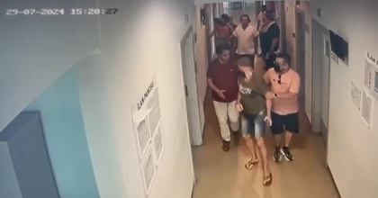 DOKTORUN DARP EDİLDİĞİ OLAYDAKİ KARGAŞA KAMERAYA YANSIDI