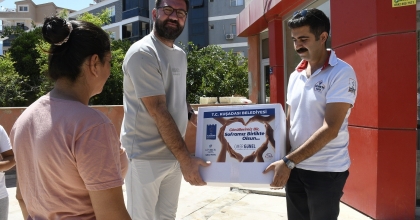 KUŞADASI BELEDİYESİ'NDEN GIDA KOLİSİ DESTEĞİ