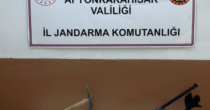 DEFİNE ARAYAN 4 KİŞİYİ JANDARMA YAKALADI   