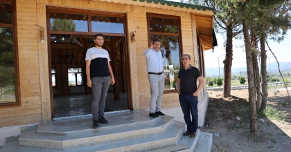 GEDİZ’DE YENİ AHŞAP KAFE PROJESİNDE SONA YAKLAŞILDI