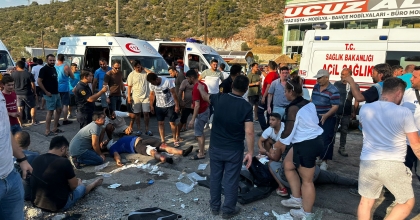 MUĞLA'DA İŞÇİ SERVİSİ İLE İTFAİYE ARACI ÇARPIŞTI: 8 YARALI