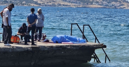 İZMİR'DE KORKUNÇ ÖLÜM: İSKELEDEN DENİZE ATLARKEN DİBE ÇAKILDI