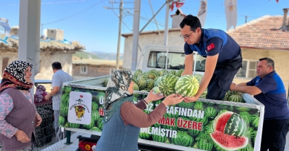 BEDAVA KARPUZ DAĞITTILAR