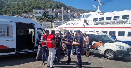 FETHİYE-MARMARİS FERİBOTUNDA DÜZENSİZ GÖÇMENLER YAKALANDI