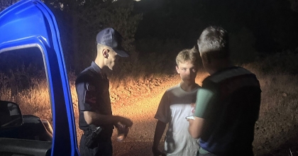 RUS ÇOCUK DOĞA YÜRÜYÜŞÜNDE KAYBOLDU, JANDARMA BULDU   