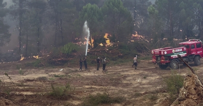 ORMANCILARIN KARŞI ATEŞİYLE MAHALLE KURTARILDI   