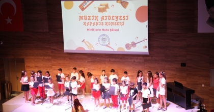 MÜZİK ATÖLYESİ MİNİKLERİN KAPANIŞ KONSERİYLE SONA ERDİ   