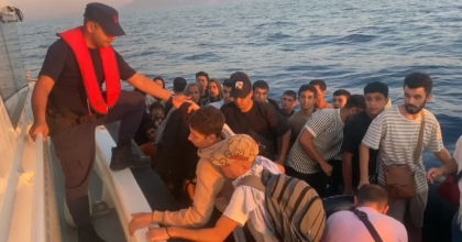 DATÇA AÇIKLARINDA 27 DÜZENSİZ GÖÇMEN KURTARILDI  