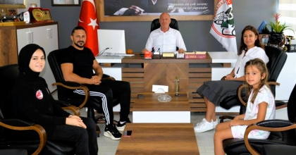 BAŞKAN KUMRAL MUKADDES’İ İSPANYA’YA UĞURLADI