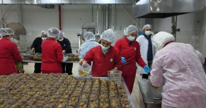 EFELER’İN FABRİKASINDA KADINLAR ÜRETİYOR  