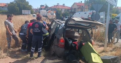 ÇİVRİL’DE OTOMOBİL YOLDAN ÇIKTI: 4 YARALI